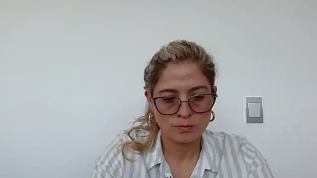 Snapshot of linda-mature43 chatting on September 22, 4:46 pm linda-mature43 online show from September 22, 4:46 pm