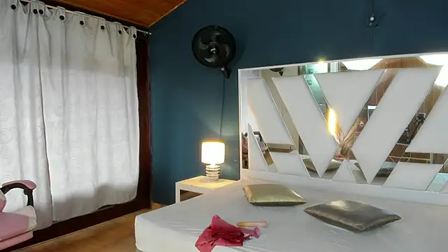 Snapshot of mia_kinky1 chatting on September 23, 11:39 am mia kinky1 online show from September 23, 11:39 am