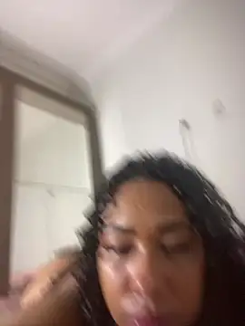 jhennyfer online show from March 17, 5:32 am