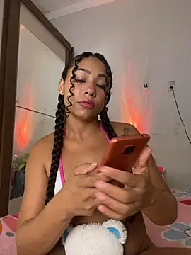 jhennyfer online show from December 5, 4:33 am