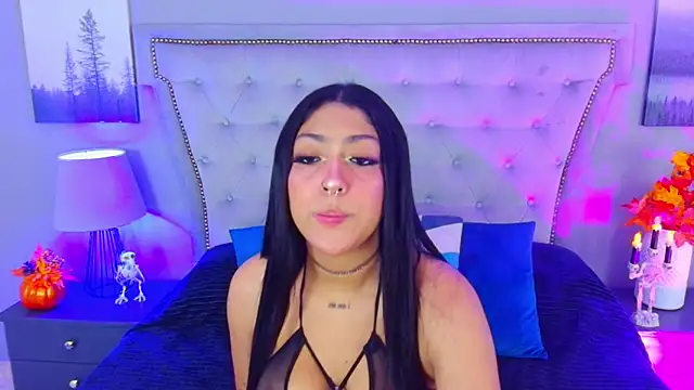 Snapshot of Scarlett_Blaze1 chatting on October 12, 1:56 pm Scarlett Blaze1 online show from October 12, 1:56 pm