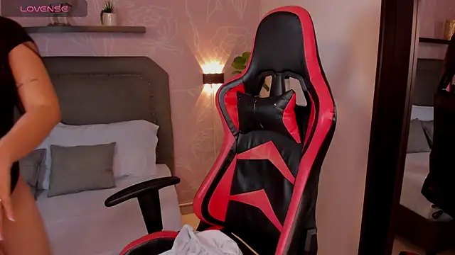 anagil  online show from February 3, 2:44 pm