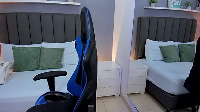 anagil  online show from December 20, 8:33 pm