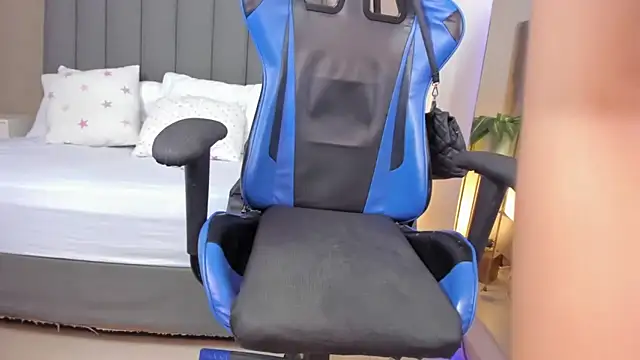 anagil  online show from March 6, 1:39 pm