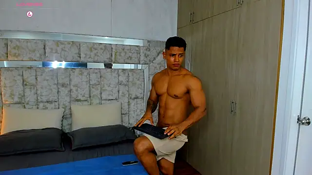 markustheroy333 online show from November 27, 9:59 pm