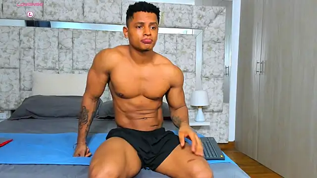 markustheroy333 online show from December 16, 10:47 pm