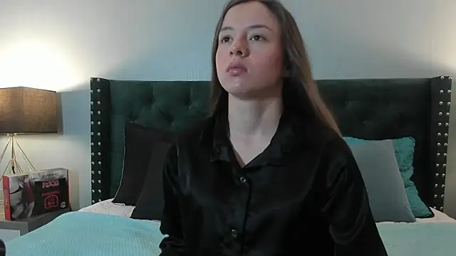 Snapshot of VioletaNova chatting on June 5, 10:43 am VioletaNova online show from June 5, 10:43 am