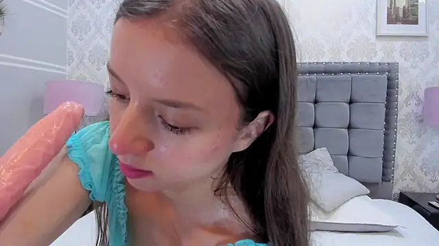 Snapshot of VioletaNova chatting on October 24, 12:37 pm VioletaNova online show from October 24, 12:37 pm