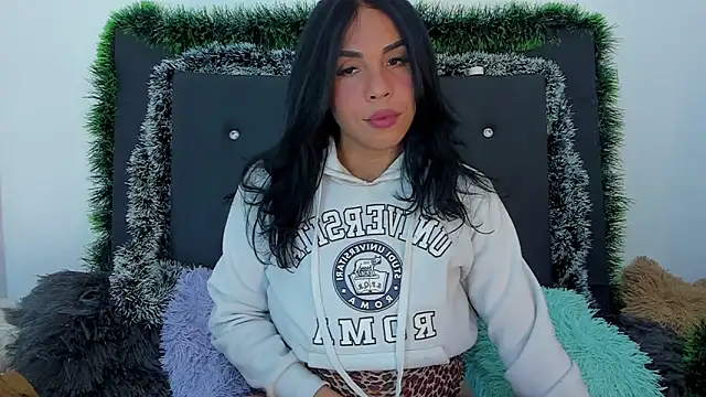 Adrianna Arias online show from December 19, 5:54 am