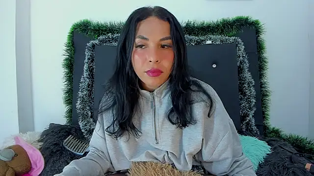 Adrianna Arias online show from December 20, 11:02 am