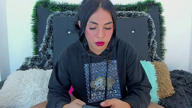 Adrianna Arias online show from December 22, 12:11 am