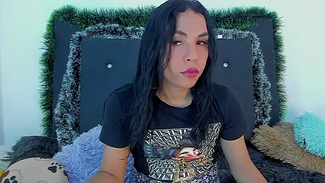 Adrianna Arias online show from December 19, 8:33 pm