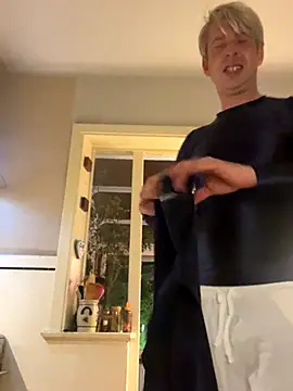 Snapshot of lebensfroh chatting on December 3, 10:09 pm lebensfroh online show from December 3, 10:09 pm