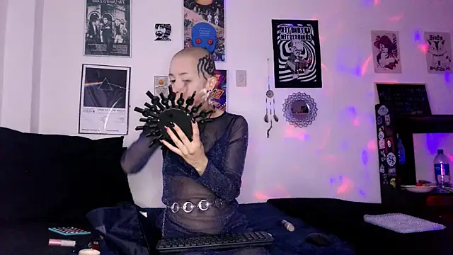 plutonbluemooon333 online show from October 9, 10:21 pm