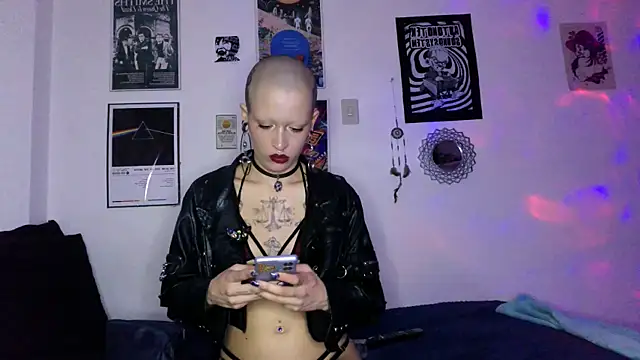 plutonbluemooon333 online show from November 28, 2:45 am