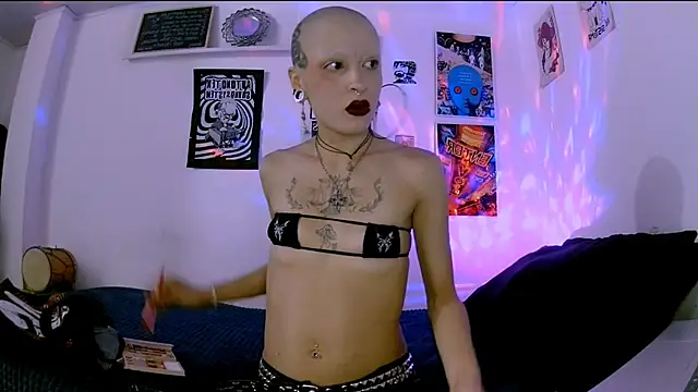 plutonbluemooon333 online show from April 8, 12:01 am