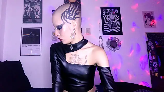 plutonbluemooon333 online show from October 26, 1:39 am