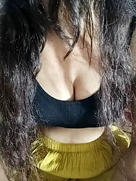 Snapshot of NAIRA5677 chatting on October 6, 6:14 am NAIRA5677 online show from October 6, 6:14 am