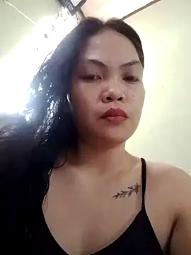 Snapshot of missluvv chatting on October 9, 6:03 am missluvv online show from October 9, 6:03 am