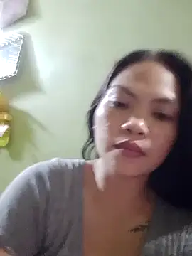 Snapshot of missluvv chatting on October 16, 12:13 pm missluvv online show from October 16, 12:13 pm
