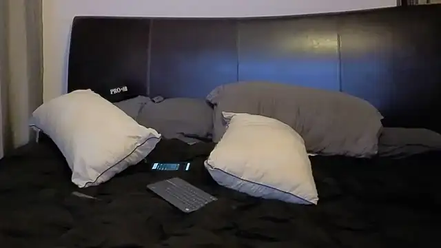 Snapshot of pantyhoselover54 chatting on October 22, 12:21 am pantyhoselover54 online show from October 22, 12:21 am