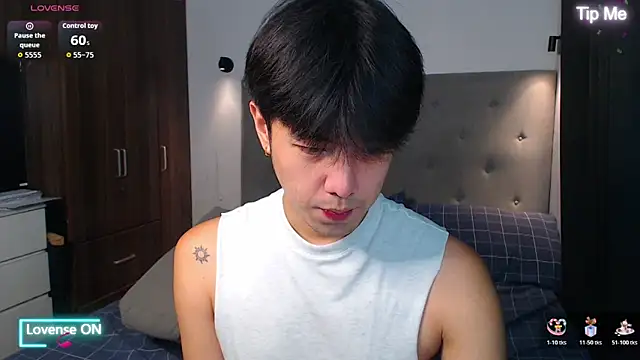 Snapshot of Addictiveboi chatting on November 11, 3:12 am Addictiveboi online show from November 11, 3:12 am