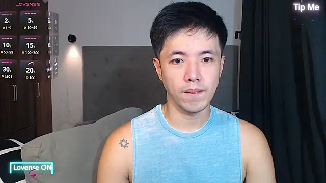 Snapshot of Addictiveboi chatting on November 27, 2:45 am Addictiveboi online show from November 27, 2:45 am