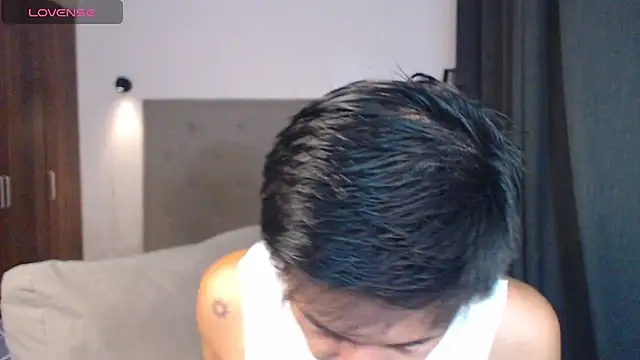 Snapshot of Addictiveboi chatting on November 28, 1:17 am Addictiveboi online show from November 28, 1:17 am