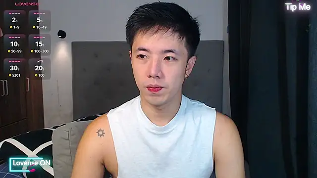 Snapshot of Addictiveboi chatting on December 4, 2:21 am Addictiveboi online show from December 4, 2:21 am