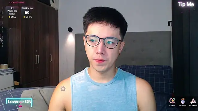 Snapshot of Addictiveboi chatting on November 18, 2:16 am Addictiveboi online show from November 18, 2:16 am