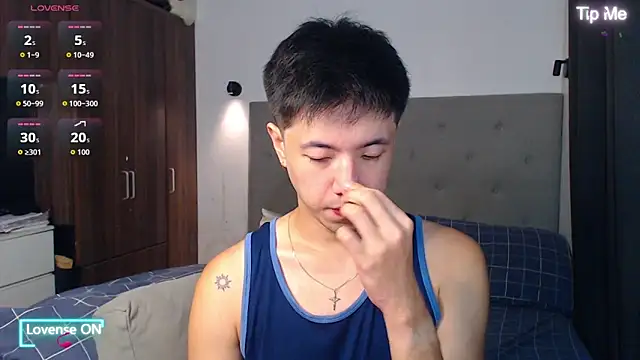 Snapshot of Addictiveboi chatting on November 19, 2:55 am Addictiveboi online show from November 19, 2:55 am