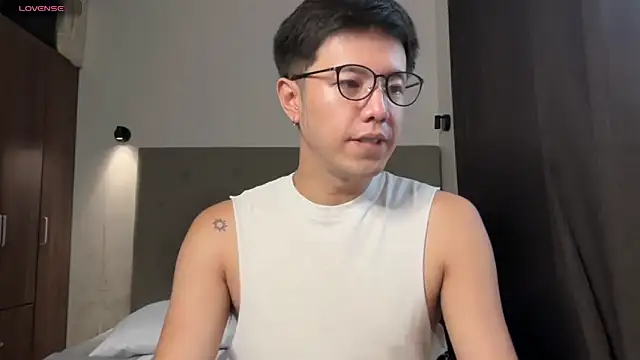 Addictiveboi online show from May 14, 3:47 am