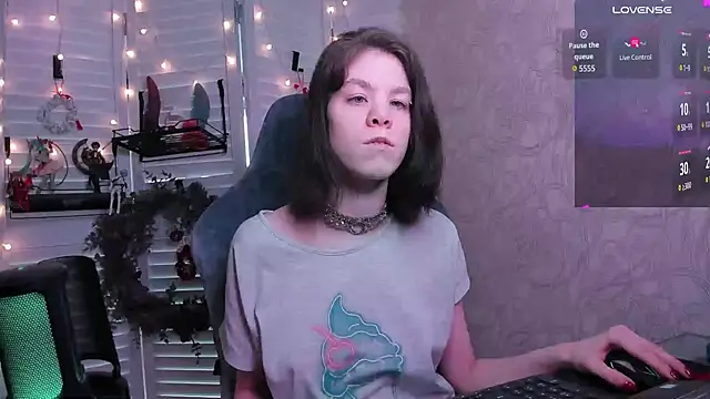 aestheticbeing online show from February 25, 12:05 pm