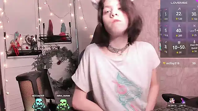 aestheticbeing online show from December 18, 12:09 pm