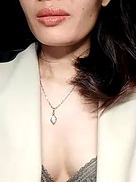 Hinna x online show from November 29, 2:39 pm