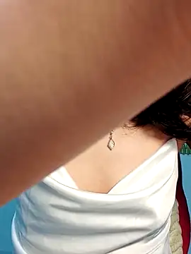 Hinna x online show from April 13, 2:10 pm