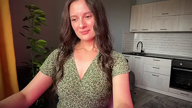 Luna Raee online show from September 20, 7:57 am