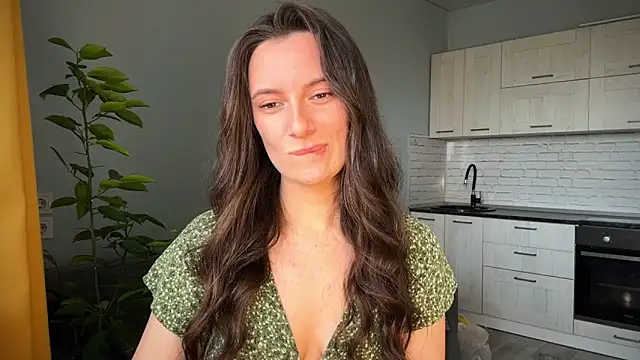 Luna Raee online show from September 25, 7:03 am