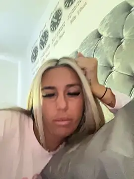 Snapshot of EllieMaeBaby chatting on November 20, 10:49 am EllieMaeBaby online show from November 20, 10:49 am