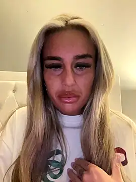 Snapshot of EllieMaeBaby chatting on November 27, 10:21 pm EllieMaeBaby online show from November 27, 10:21 pm