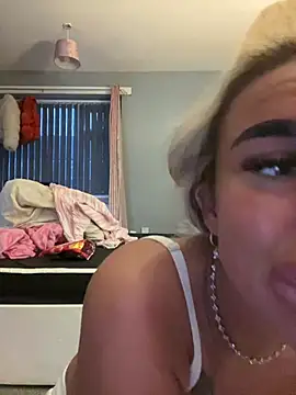 EllieMaeBaby online show from February 1, 5:11 pm