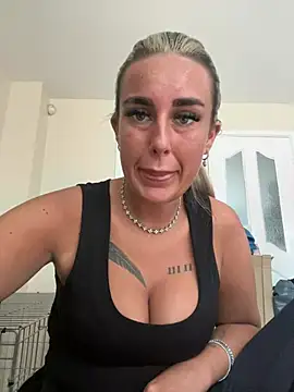 EllieMaeBaby online show from April 11, 2:10 pm