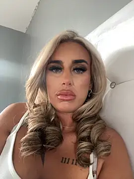 Snapshot of EllieMaeBaby chatting on November 29, 12:38 pm EllieMaeBaby online show from November 29, 12:38 pm