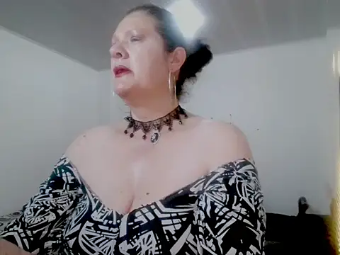 ArdienteBetania online show from October 10, 3:57 pm