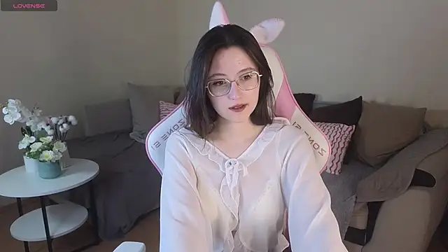 Snapshot of EsmaWonka chatting on November 13, 7:12 am EsmaWonka online show from November 13, 7:12 am