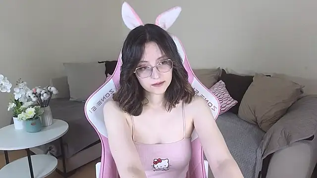 Snapshot of EsmaWonka chatting on November 19, 7:08 am EsmaWonka online show from November 19, 7:08 am