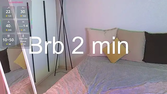 Snapshot of EsmaWonka chatting on October 4, 7:54 am EsmaWonka online show from October 4, 7:54 am