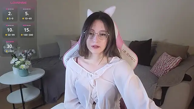 Snapshot of EsmaWonka chatting on November 12, 7:34 am EsmaWonka online show from November 12, 7:34 am