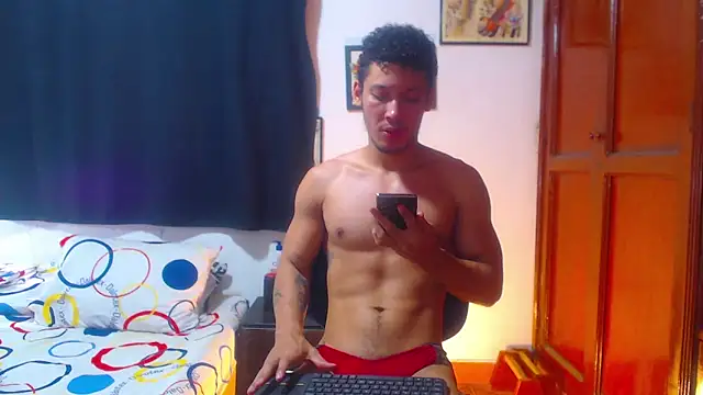 Snapshot of RuiMaddoox chatting on October 1, 5:06 pm RuiMaddoox online show from October 1, 5:06 pm