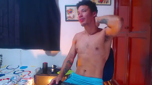 Snapshot of RuiMaddoox chatting on September 30, 1:50 pm RuiMaddoox online show from September 30, 1:50 pm